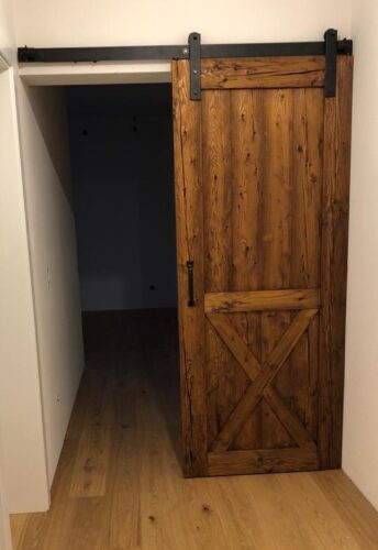 Altholz-Schiebetuer